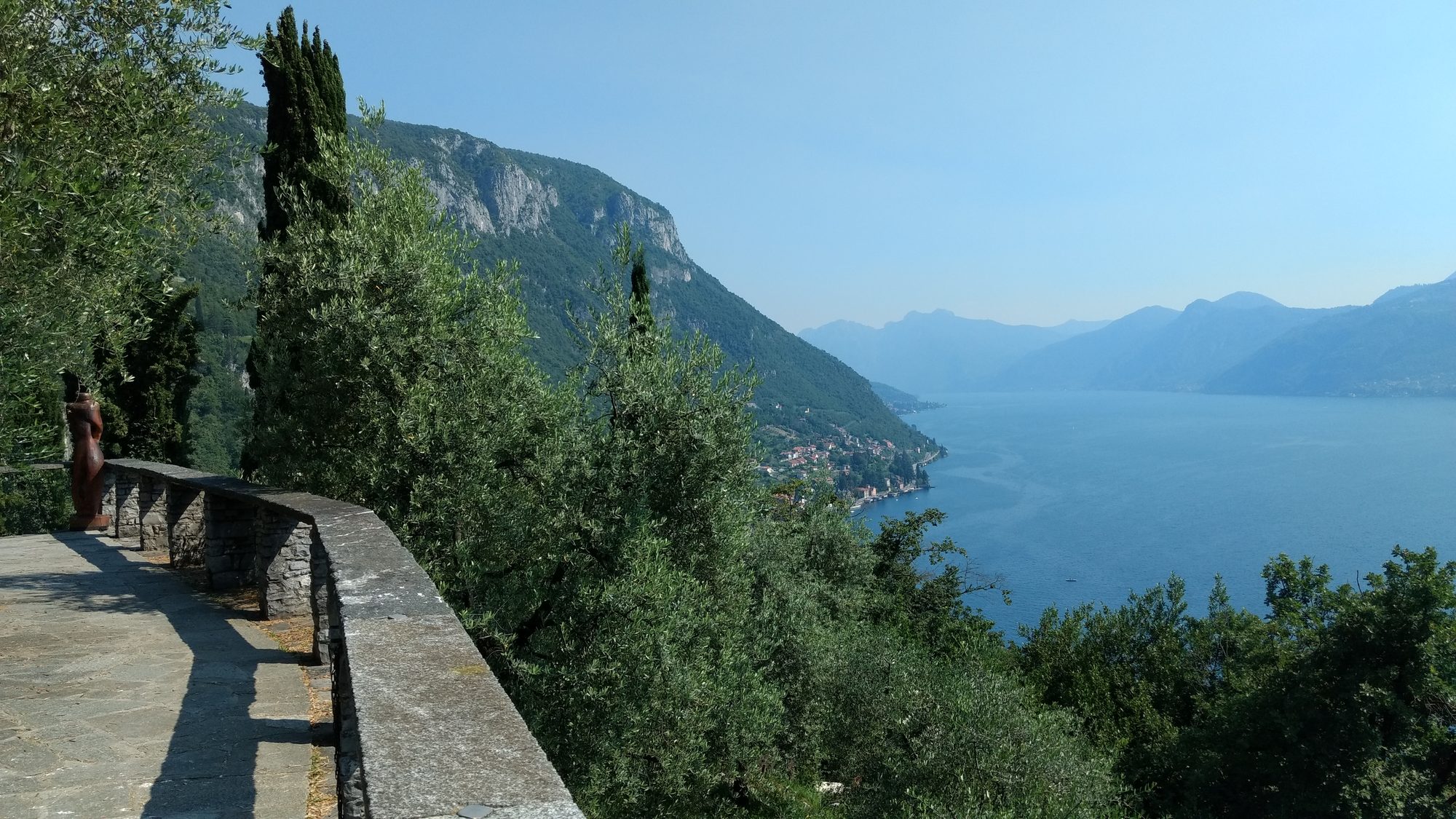 Historic Varenna: the old town, the villas and Castello di Vezio