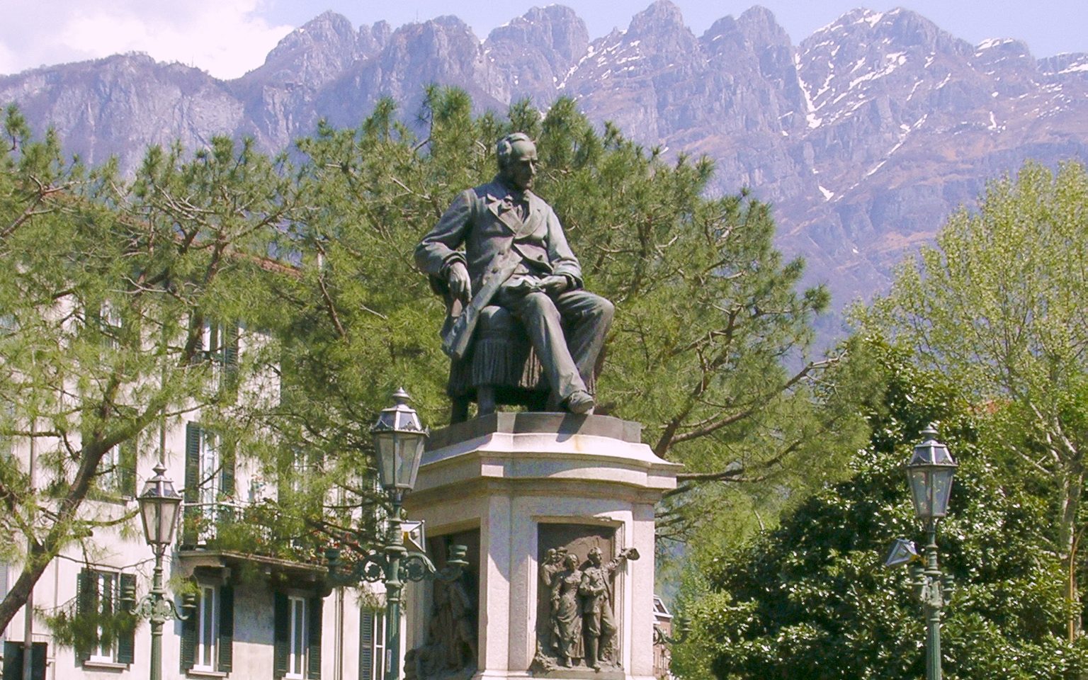 Monumento ad Alessandro Manzoni
